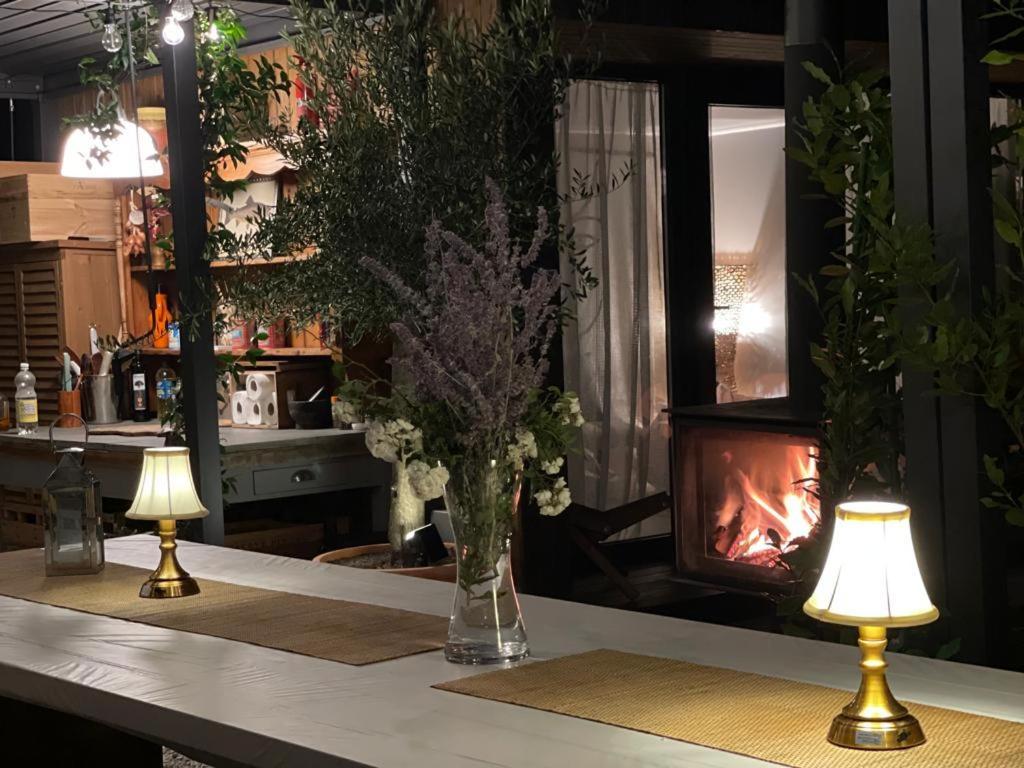 Dragonfly Glamping Spa Retreat 애슈퍼드 외부 사진