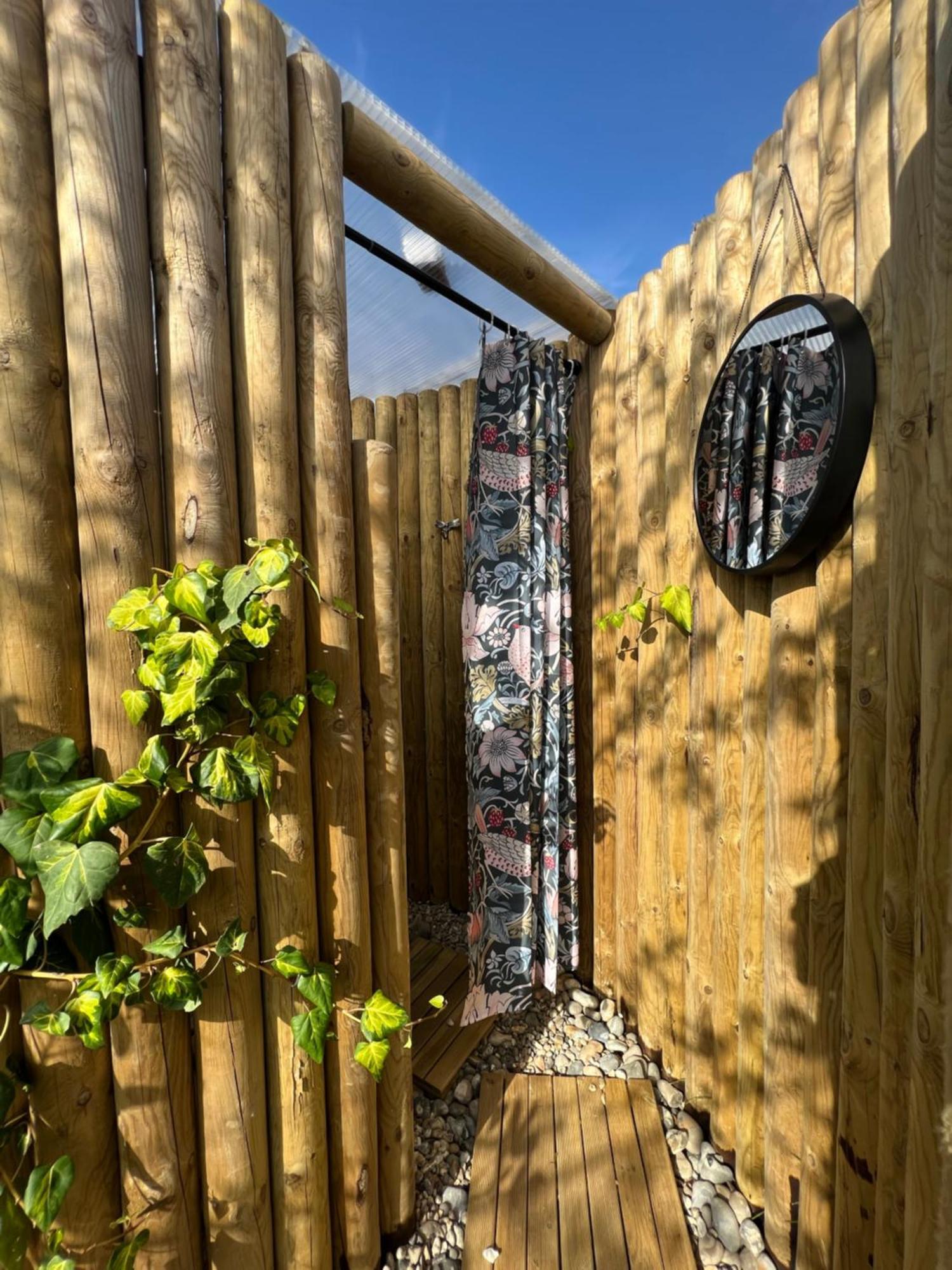 Dragonfly Glamping Spa Retreat 애슈퍼드 외부 사진